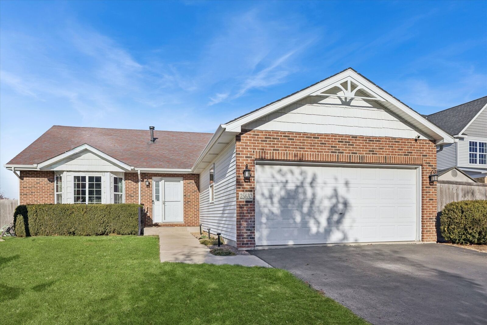 Property Photo: 25632 S Fieldstone Court IL 60410