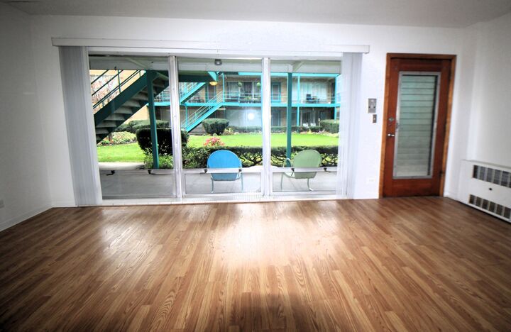 Property Photo: 220 N Kenilworth Avenue 3 IL 60302