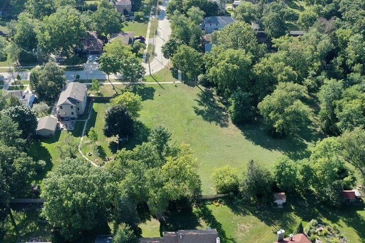 Property Photo: 137 N Elizabeth Street IL 60148