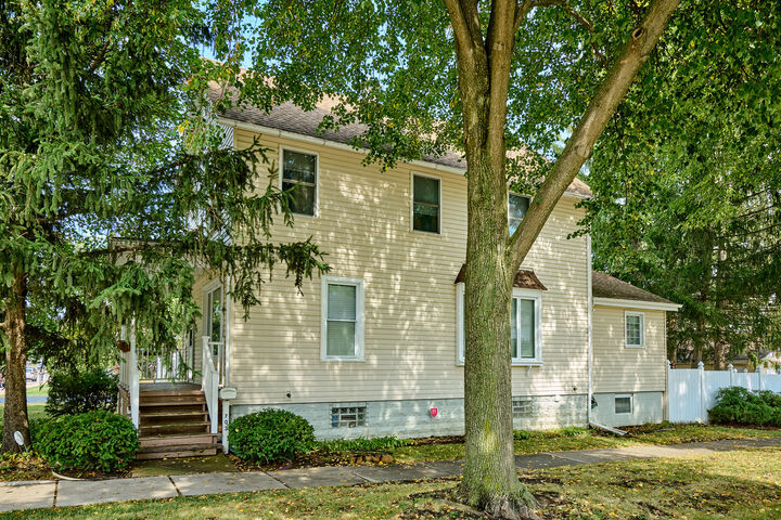 Property Photo: 703 N Arlington Heights Road IL 60004