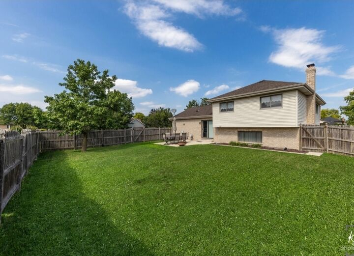 Property Photo: 701 Bishops Drive IL 60451