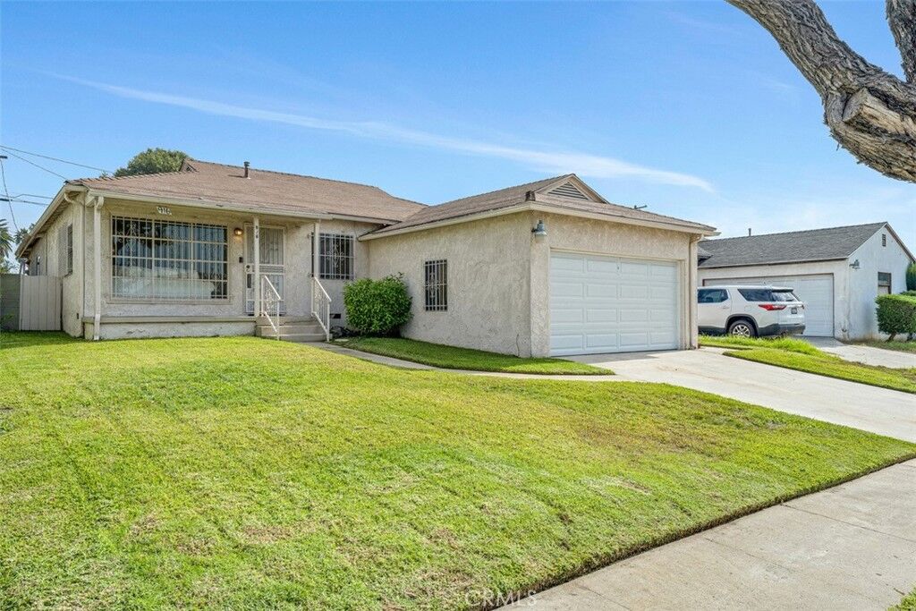Property Photo: 916 S Caswell CA 90220
