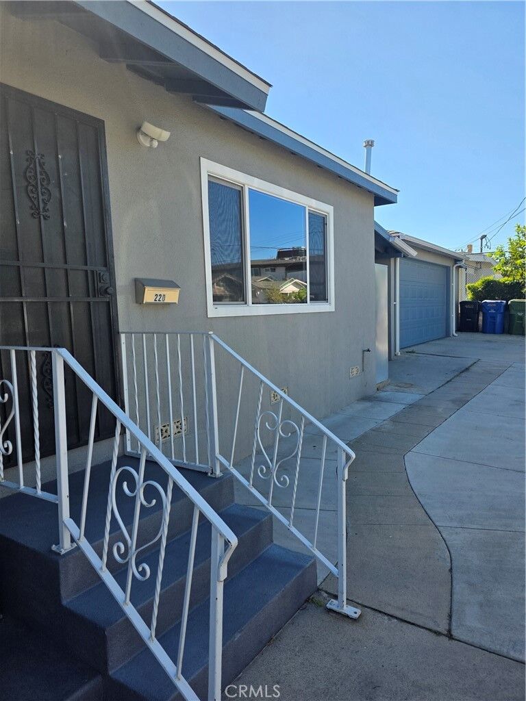 Property Photo:  220 N. Saratoga  CA 90033 