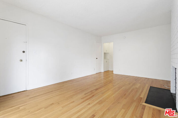 Property Photo: 11947 Kiowa Avenue 1 CA 90049