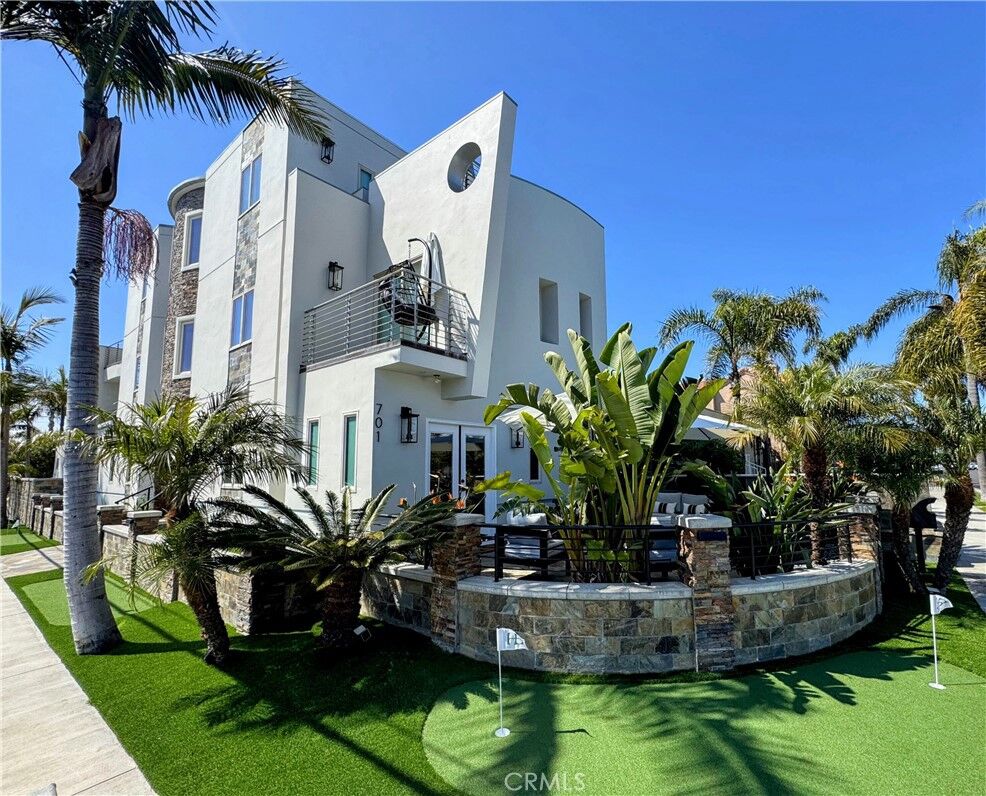 Property Photo:  701 Huntington  CA 92648 
