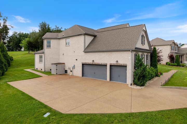 Property Photo: 793 Alameda Ave TN 37135