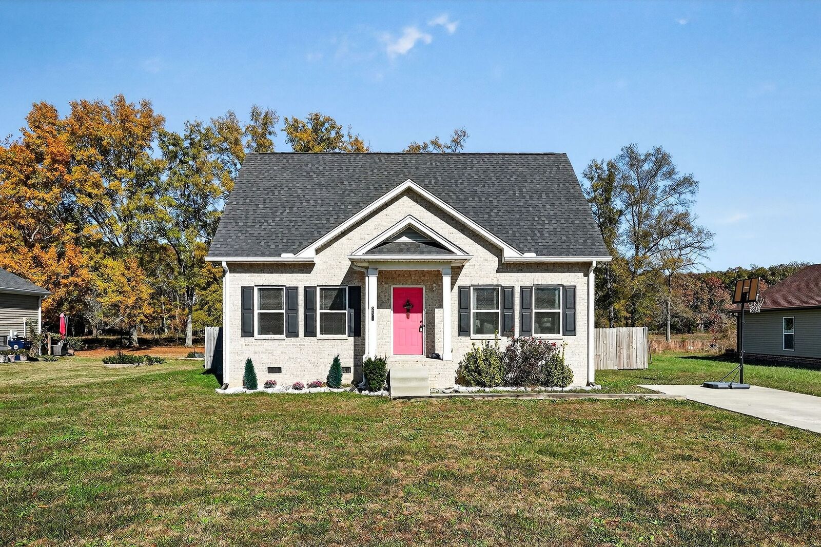 Property Photo:  258 Green Meadow Dr  TN 37166 