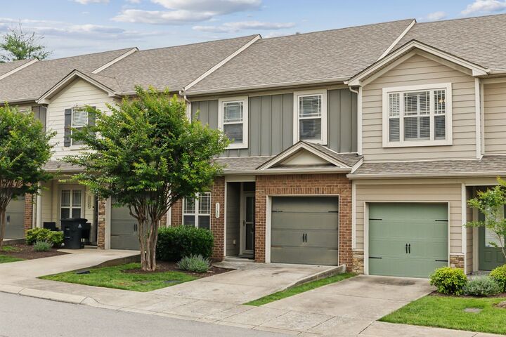 Property Photo: 1130 Woodbury Falls Ct TN 37221