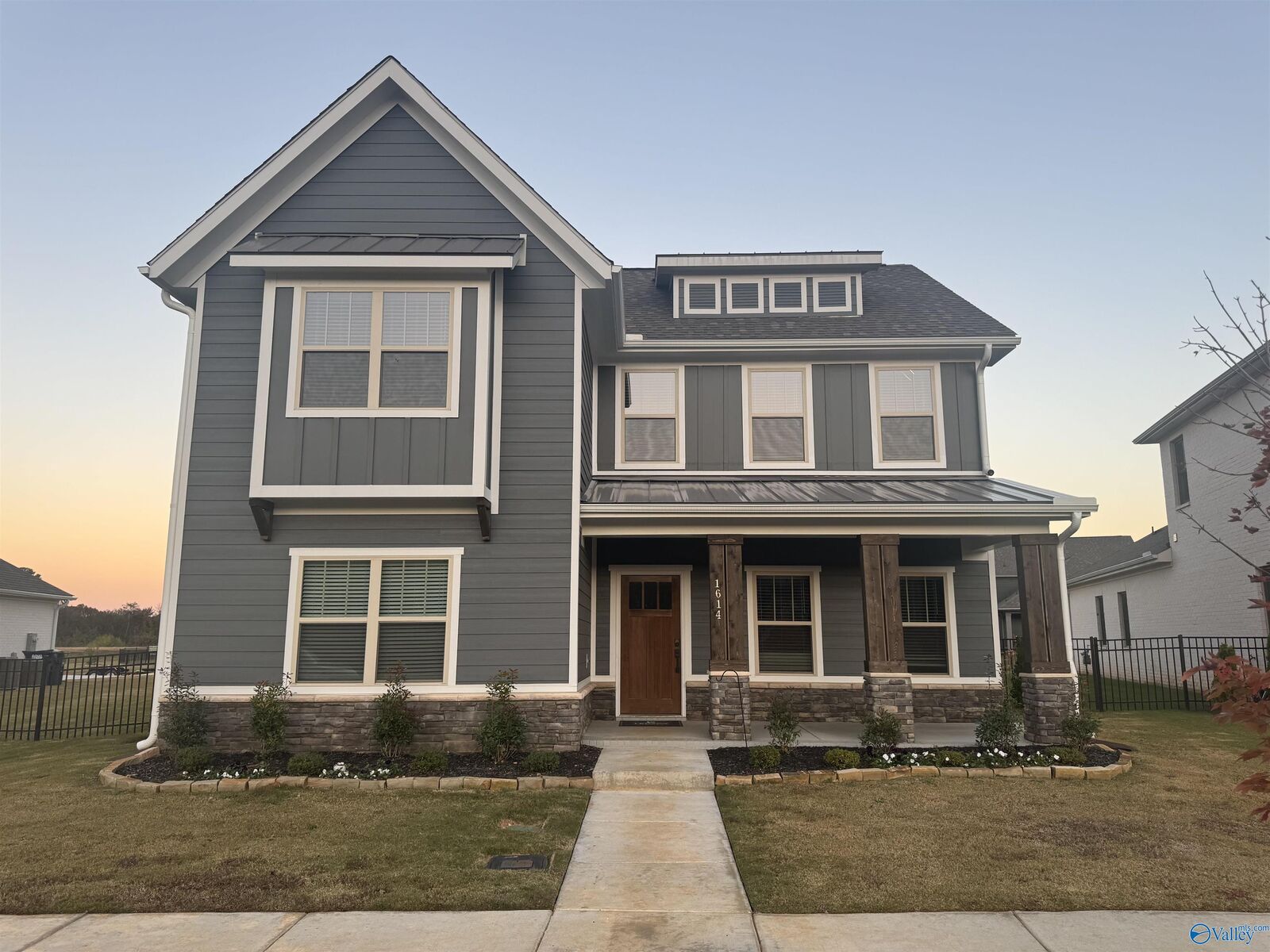 Property Photo:  1614 Bridgedale Street NE  AL 35811 