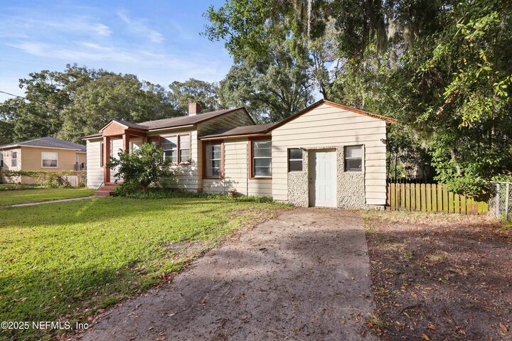 Property Photo: 3527 Oleander Street FL 32254