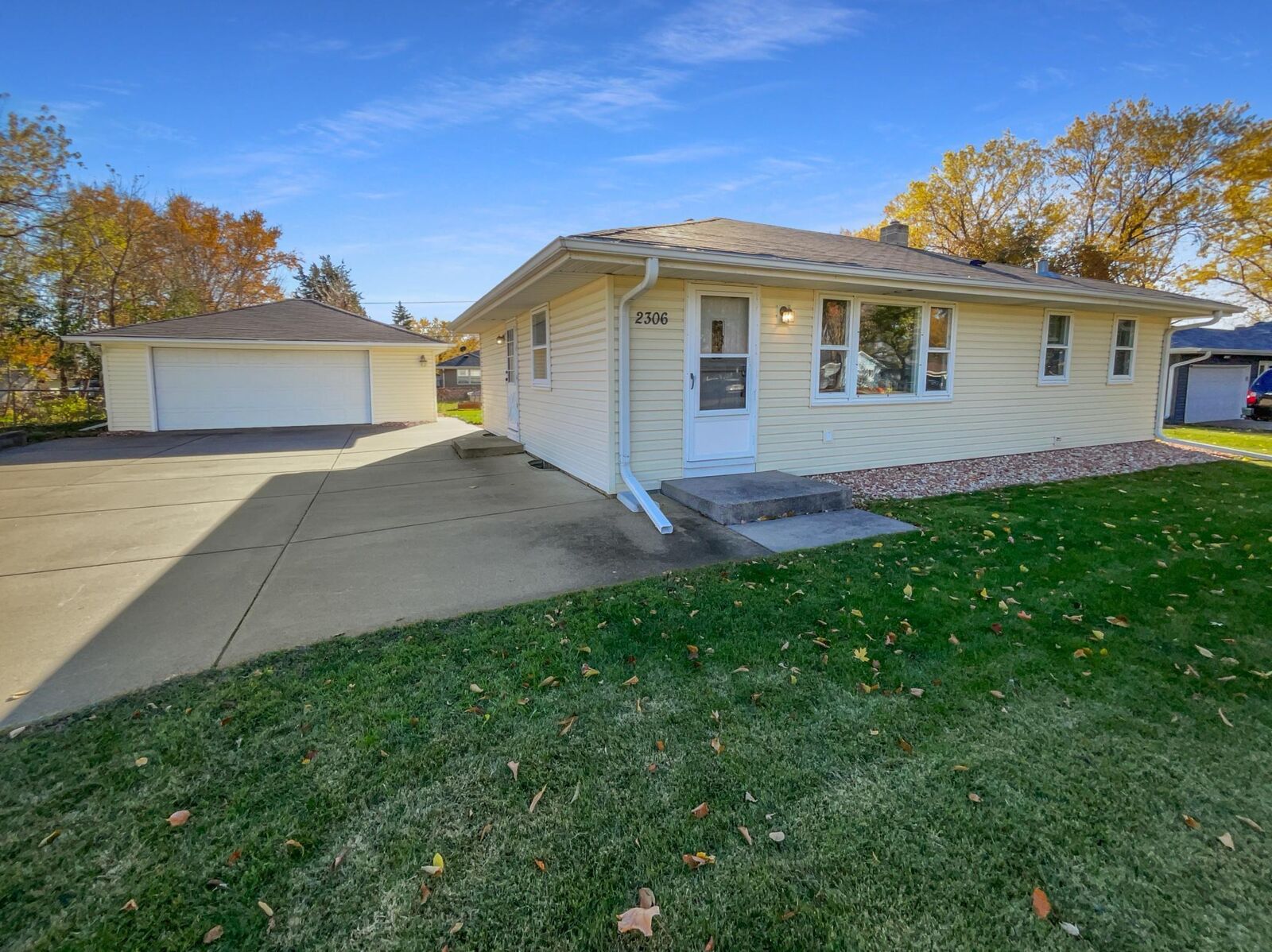 Property Photo:  2306 Beam Avenue  MN 55109 