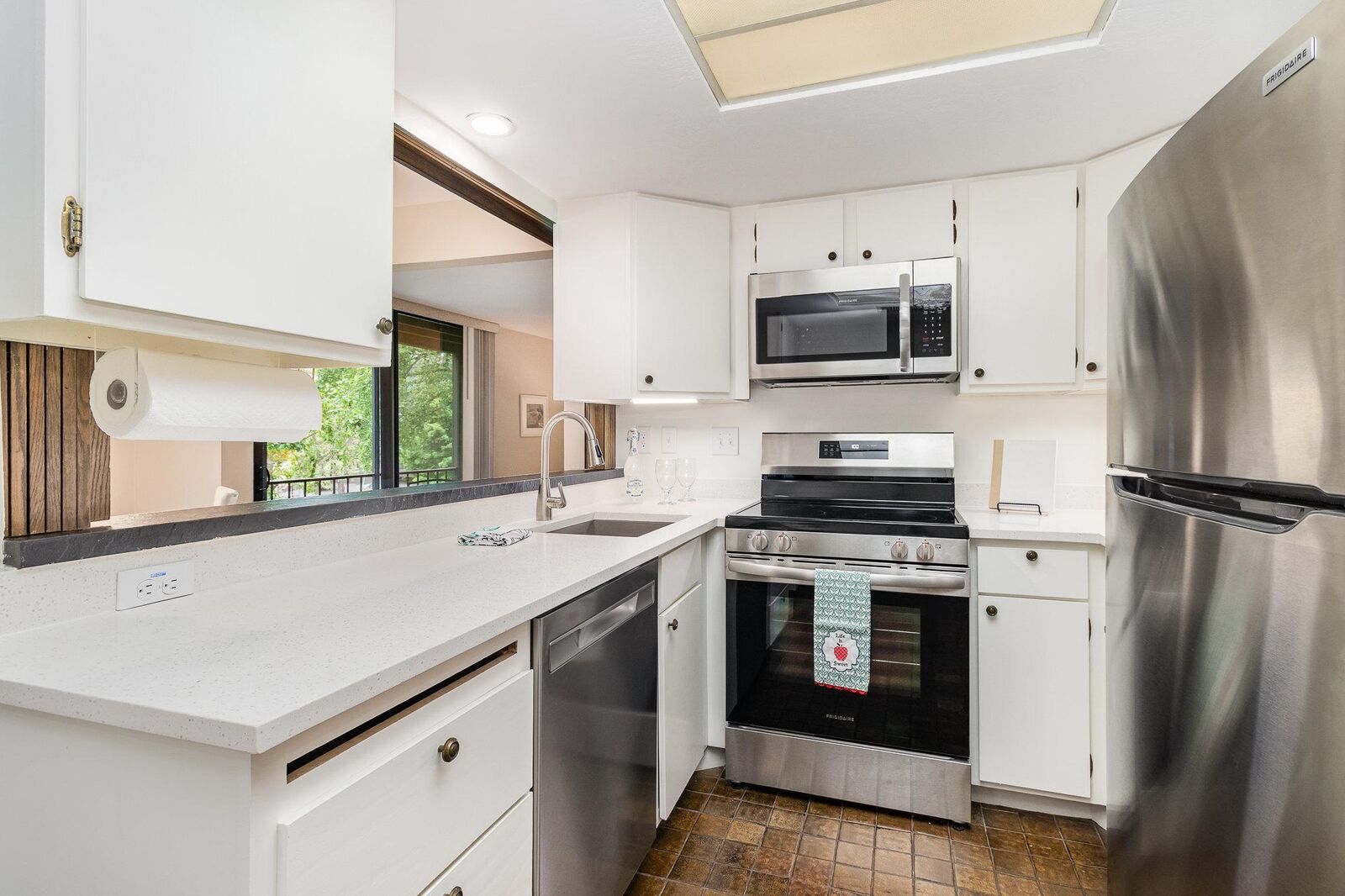 Property Photo: 6085 Lincoln Drive 220 MN 55436