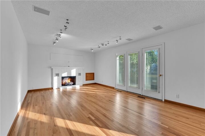 Property Photo: 1208 W Cherry Street AR 72756