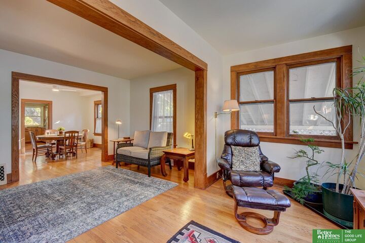 Property Photo:  911 N 50 Street  NE 68132 