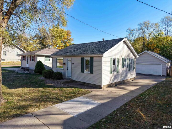 Property Photo: 1408 E Moneta Avenue IL 61616