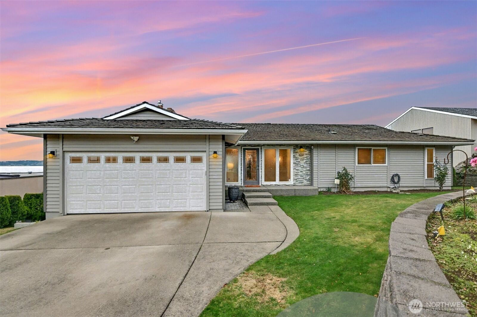 Property Photo:  522 S 288th Lane  WA 98003 