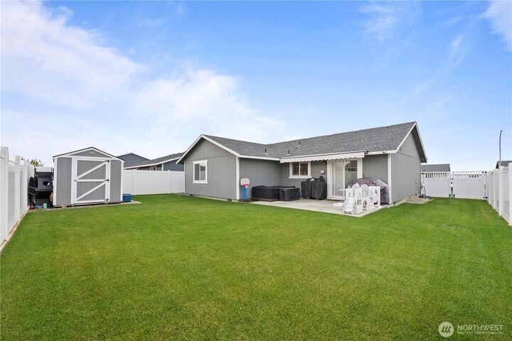 Property Photo: 1045 Sandstone WA 99344