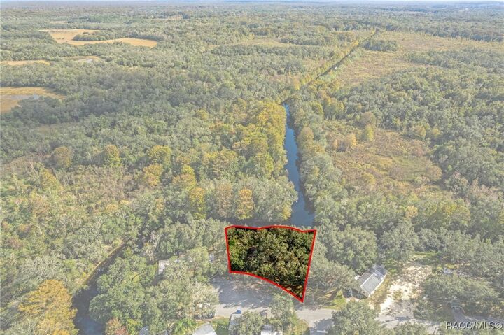 Property Photo: 11860 E Cardinal Place FL 34436