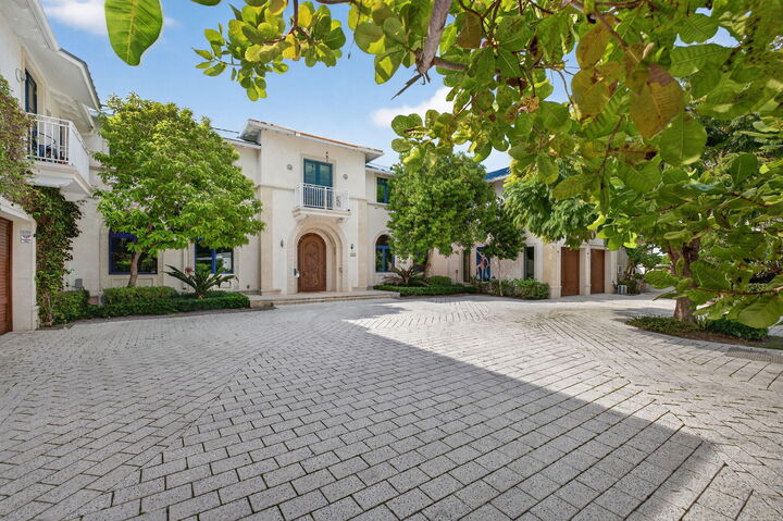 Property Photo:  1201 Marble Way  FL 33432 