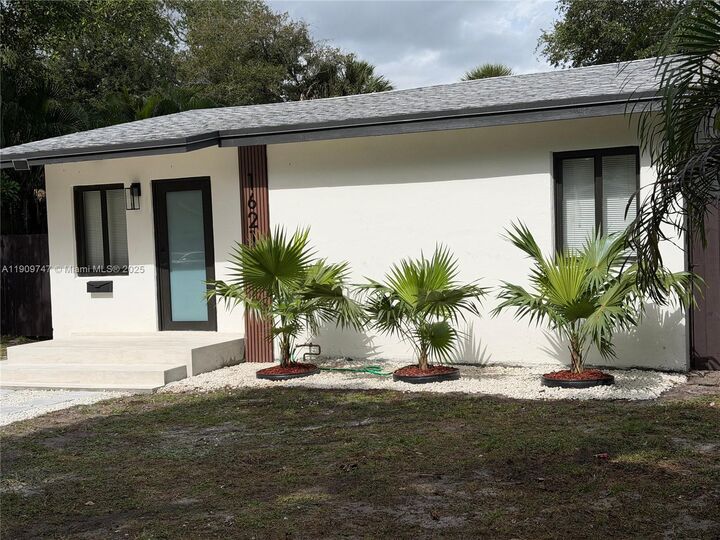 1621 SW 11th Ct  Fort Lauderdale FL 33312 photo