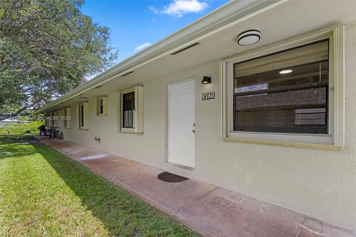 Property Photo:  5629 Taft St 5629  FL 33021 