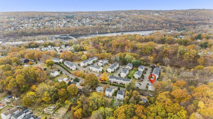 Property Photo:  26 Summit Commons 26  CT 06418 