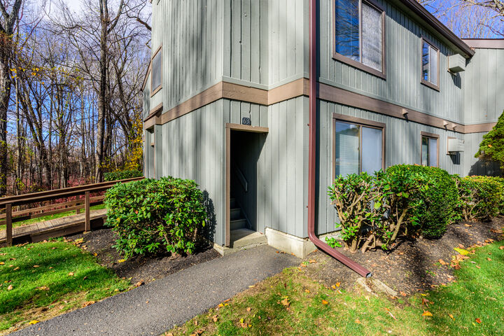 Property Photo:  6 Tulip Tree Lane 6  CT 06851 