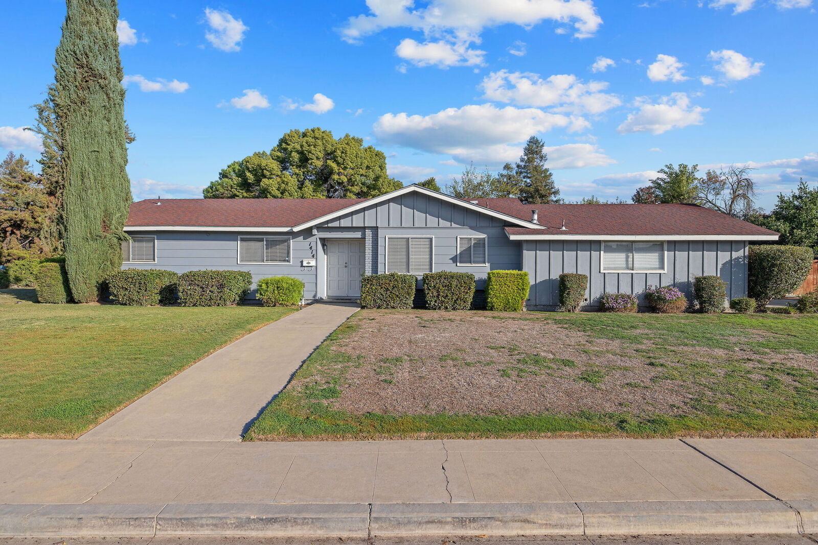 Property Photo:  1414 W Whitendale Avenue  CA 93277 