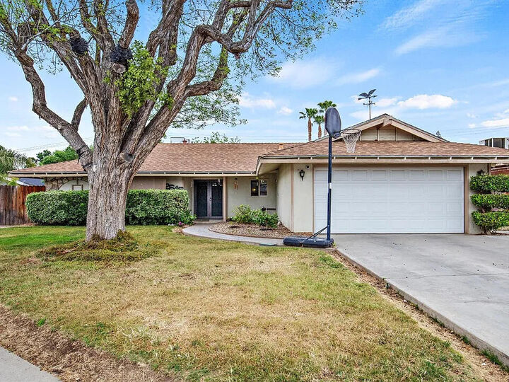 2646 S Fairway Court  Visalia CA 93277 photo