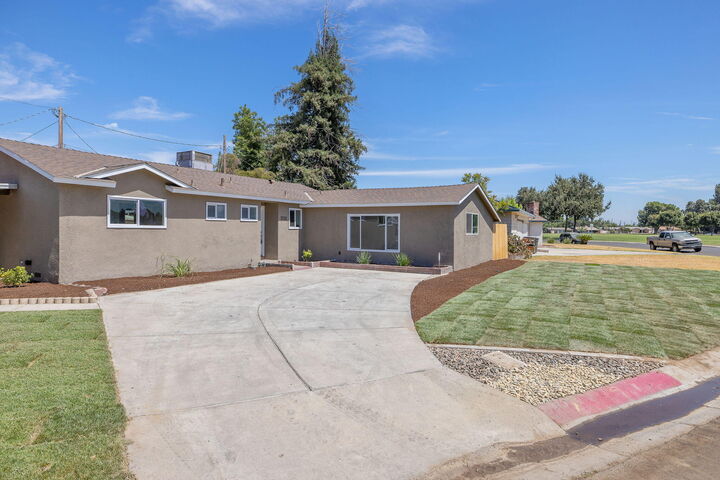 Property Photo:  1330 S Clover Street  CA 93277 