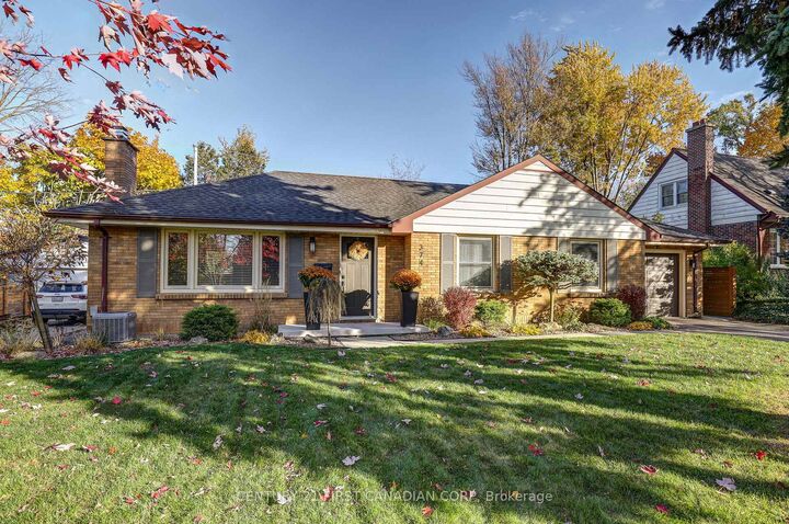 Property Photo: 374 Glenrose Drive ON N6K 2A8