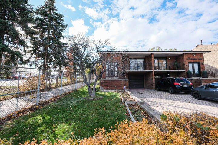 Property Photo:  80 Robbinstone Drive  ON M1B 2E6 