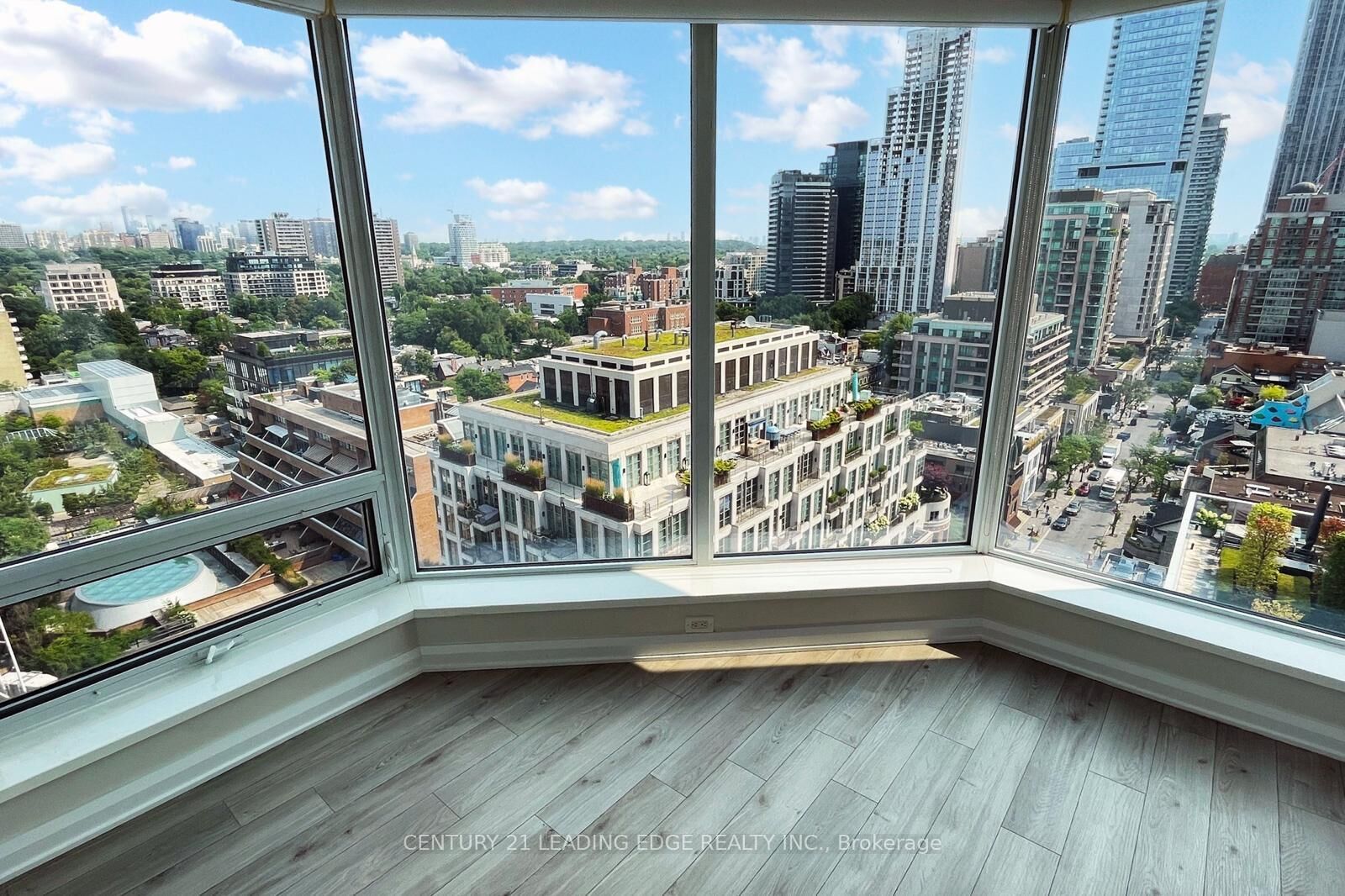 Photo de la propriété:  155 Yorkville Avenue 1704  ON M5R 0B4 