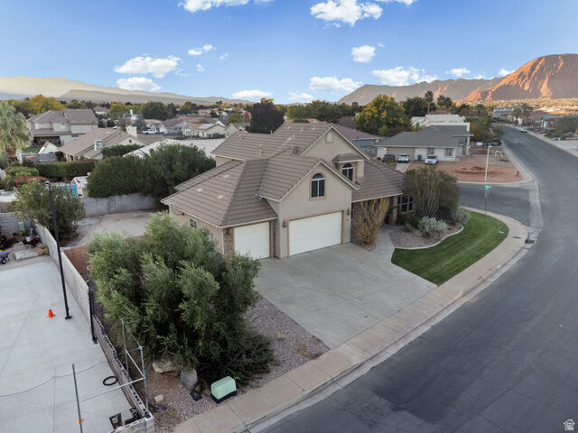 Property Photo: 1815 N Red Mountain Dr E 8 UT 84765