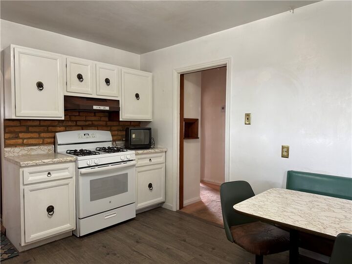 Property Photo:  2086 River Hill Rd  PA 15063 