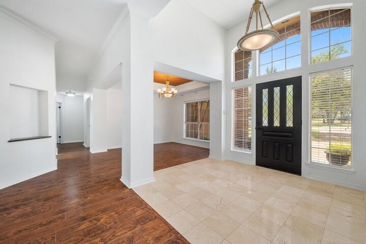 Property Photo: 209 El Rio Dr TX 78734