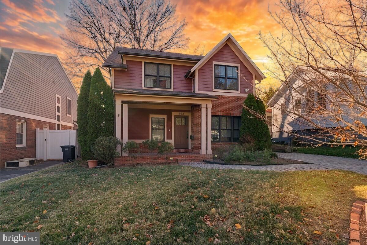 Property Photo: 902 Ramsey Street VA 22301