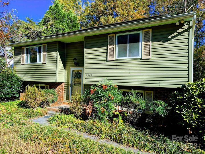 Property Photo: 2908 Studley Road NC 28212