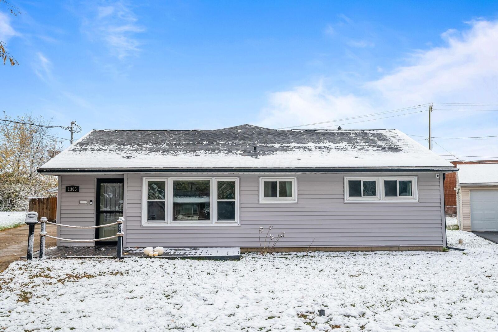 Property Photo: 1305 Eckley Drive OH 43302