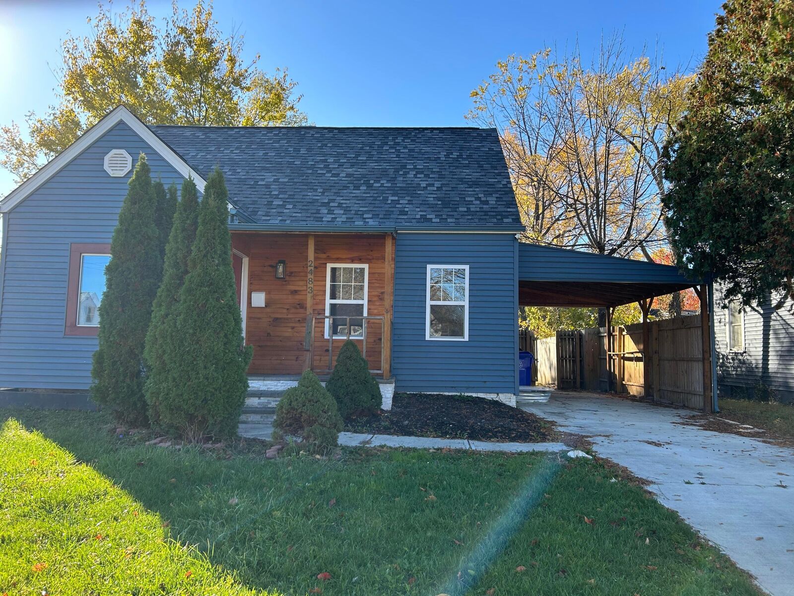 Property Photo: 2483 Vendome Drive OH 43219