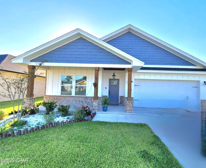 Property Photo: 2609 Outlaws Way FL 32405