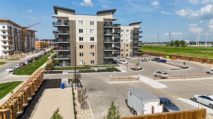 Property Photo:  635 Ballantrae Drive  MB R3T 6K4 