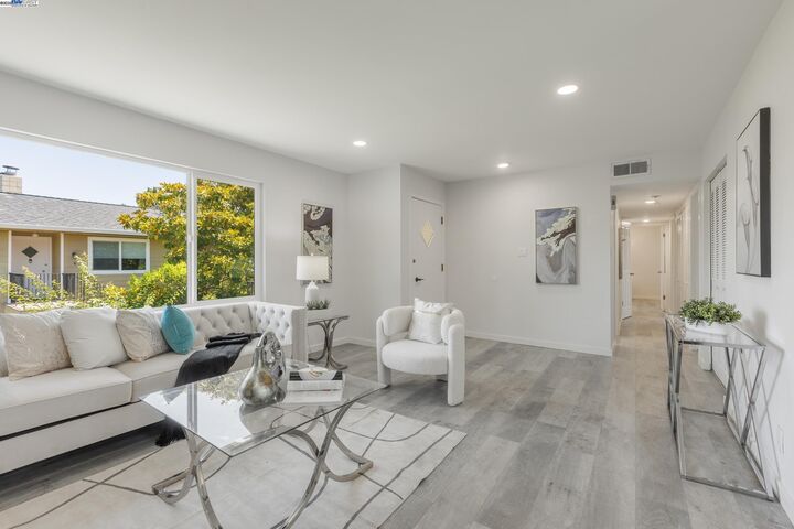 Property Photo:  1965 Ascot Dr 6  CA 94556 