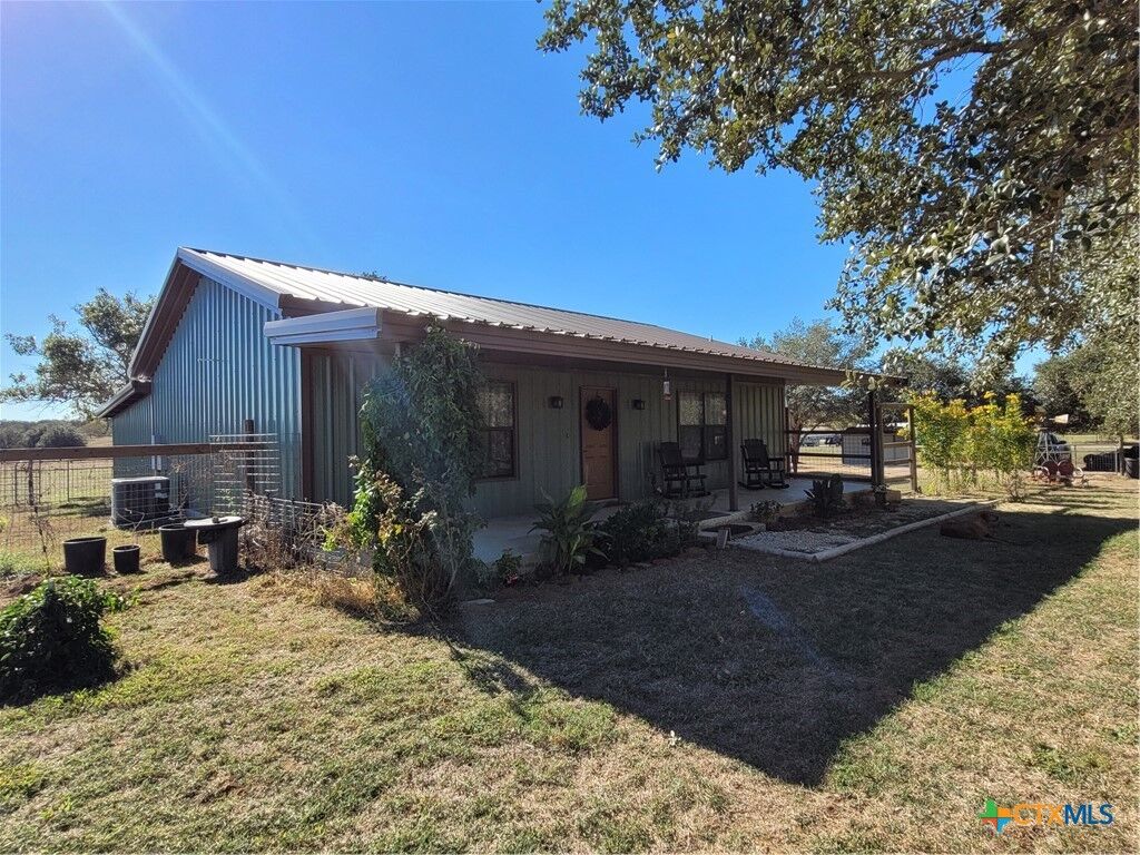 Property Photo:  226 Fm 1107  TX 78160 