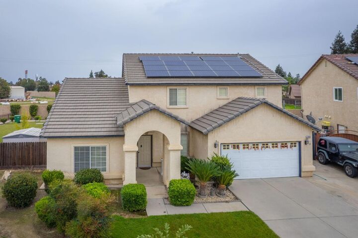 Property Photo:  1002 Sequoia Court  CA 93625 