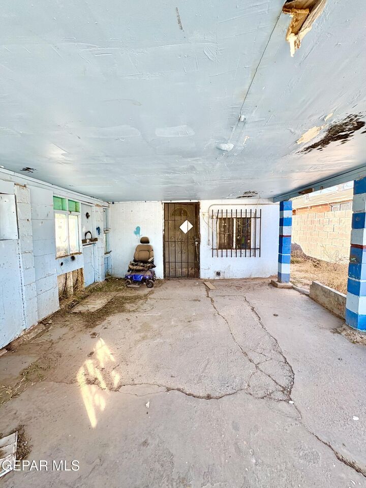 Property Photo: 418 Carmelita Circle TX 79907