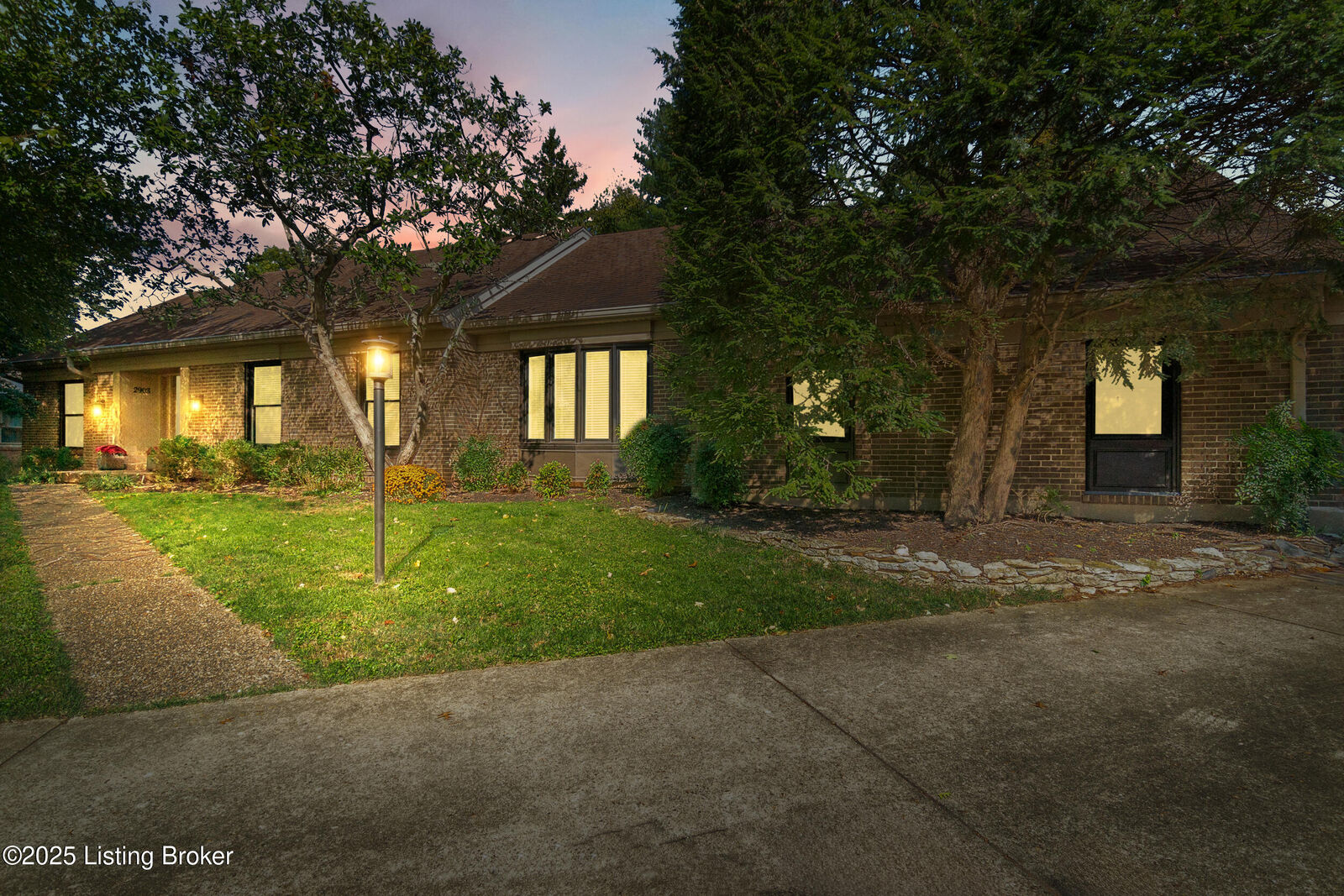 Property Photo:  2903 Lightheart Rd  KY 40222 