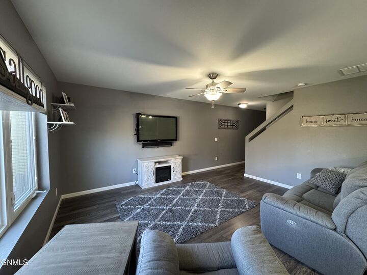 Property Photo:  4115 Normandy Street  ND 58503 