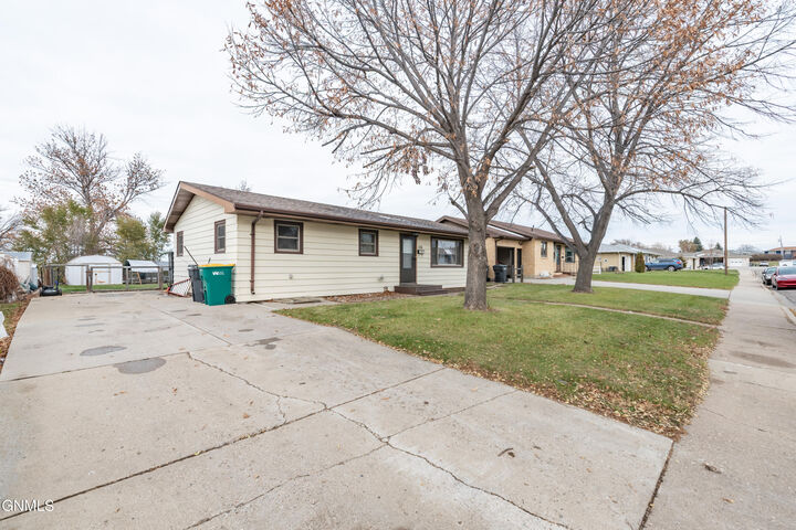 Property Photo: 106 11th Street NW ND 58554