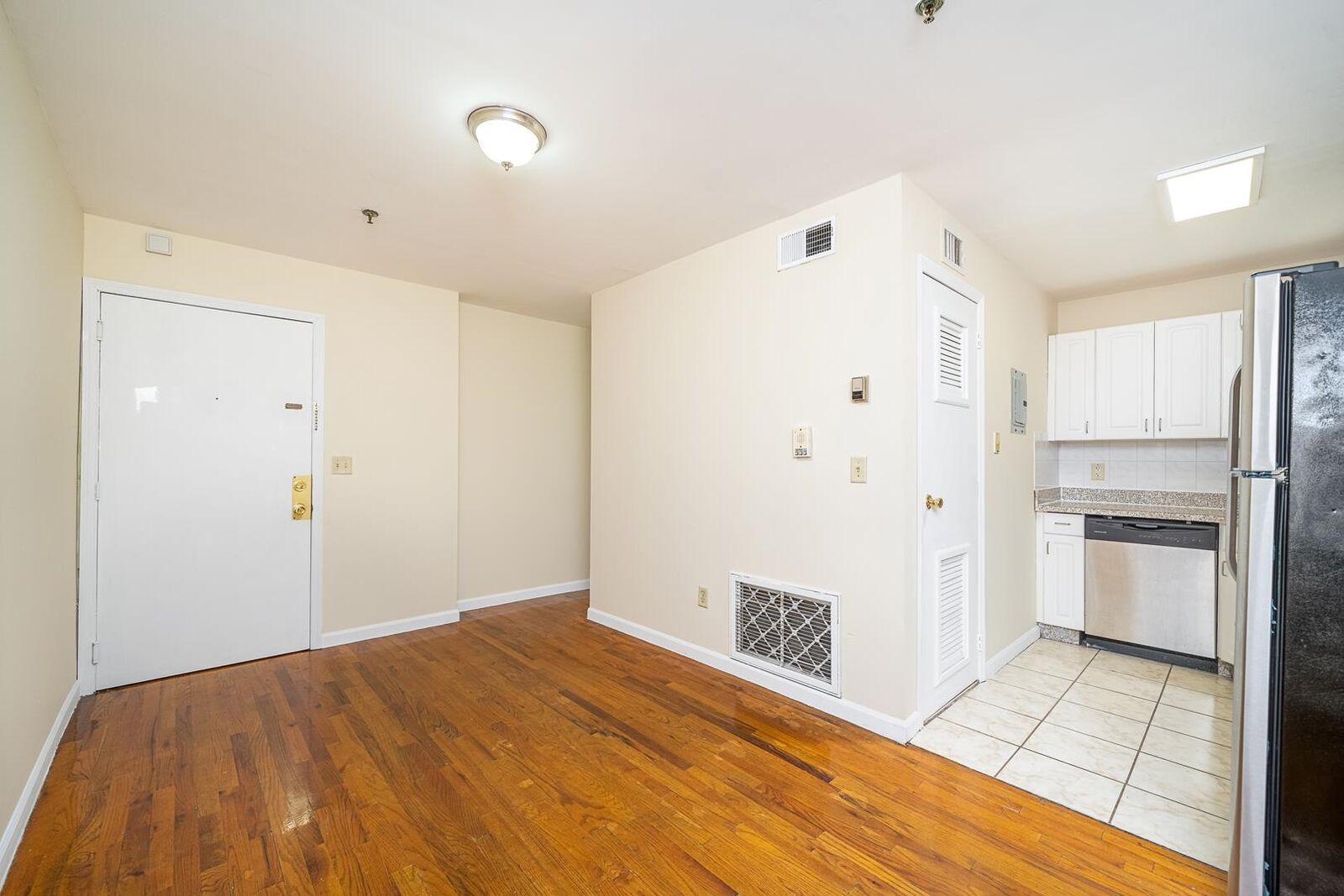 Property Photo:  524 4th St 10  NJ 07087 